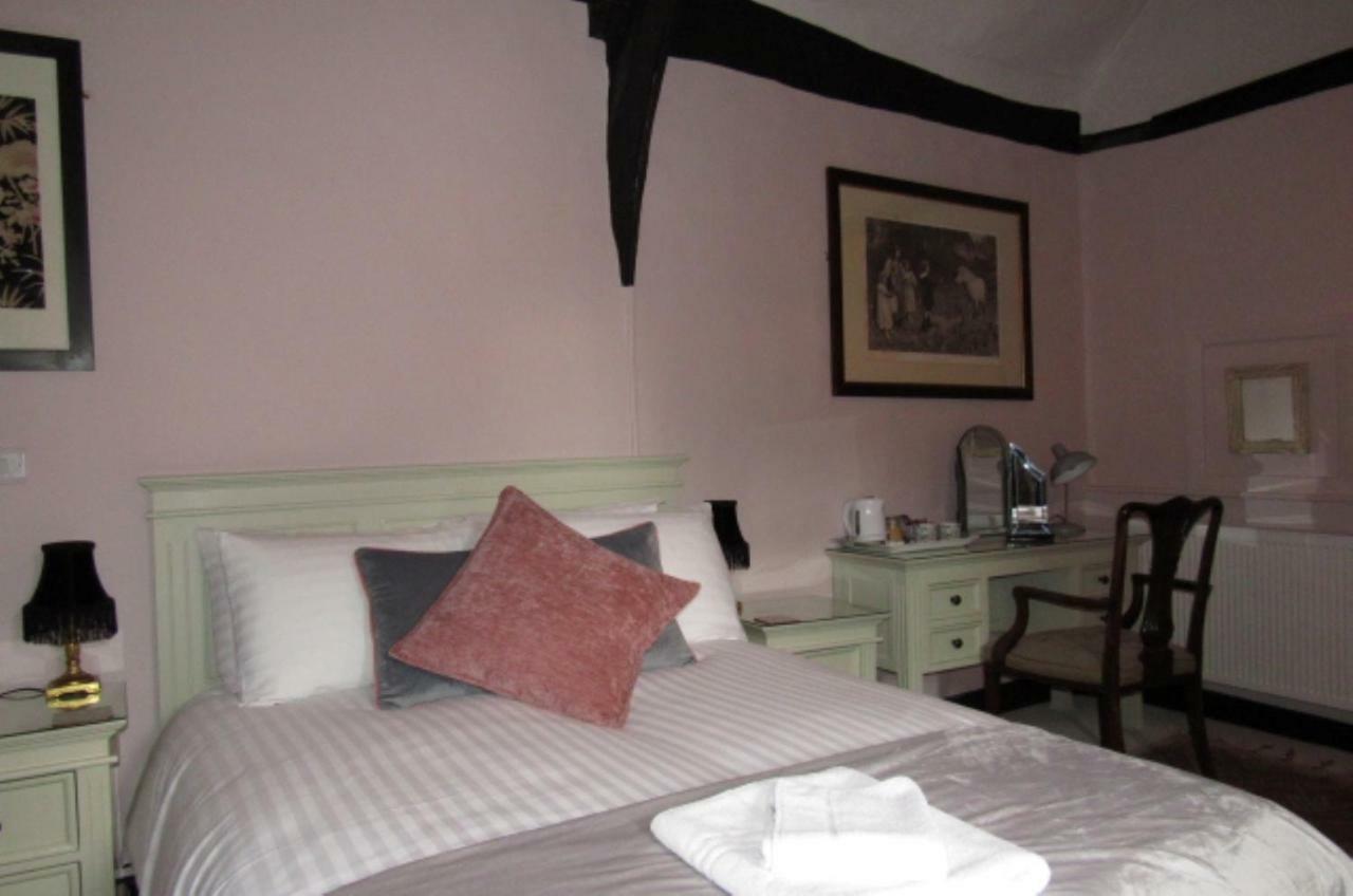 The Old Vicarage Hotel & Restaurant Bridgwater Exterior photo A bedroom at the hotel